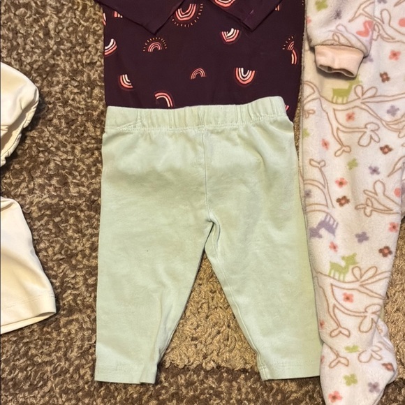 Assorted set of shirts, sleeper and pants. - Picture 4 of 16